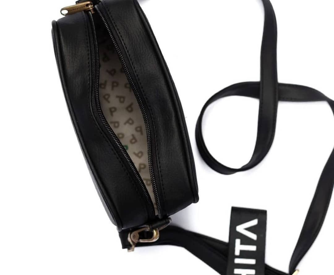 JessecaMarin's tweet photo. Esta Parchita Negra para toda ocacion … #carteras #bolsos #negra #Sugar #empoderada #mujervzla #barquisimeto #FelizViernesATodos #viernes #REGALOS #amor #Barquisimeto #bolsosparchita #parchita #fruta https://t.co/yA7uznfC3d