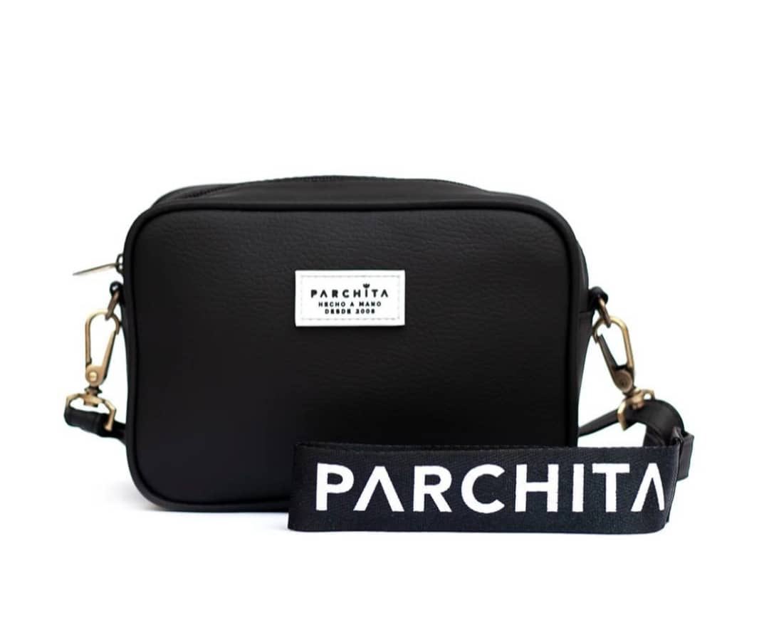 JessecaMarin's tweet photo. Esta Parchita Negra para toda ocacion … #carteras #bolsos #negra #Sugar #empoderada #mujervzla #barquisimeto #FelizViernesATodos #viernes #REGALOS #amor #Barquisimeto #bolsosparchita #parchita #fruta https://t.co/yA7uznfC3d