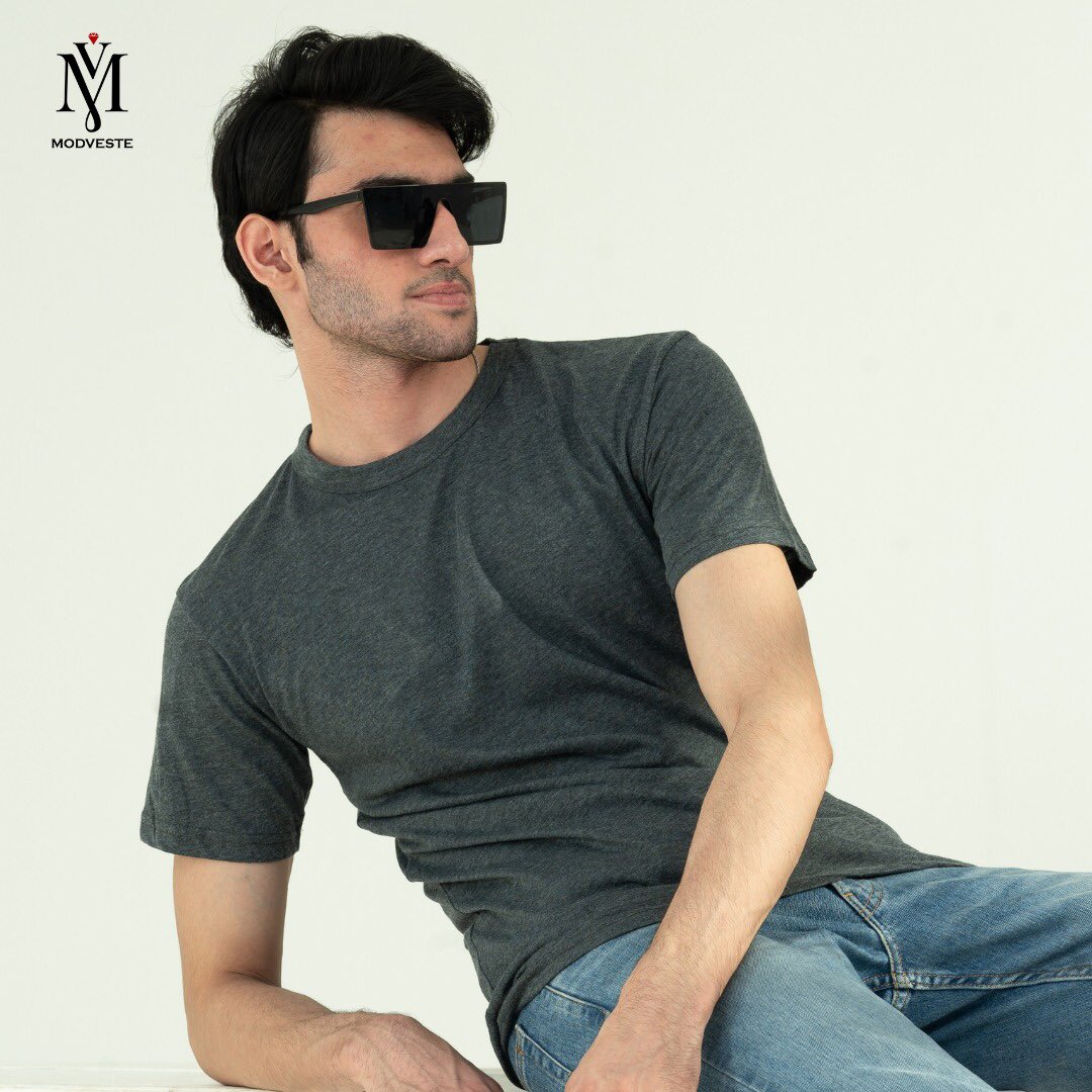 ModVeste's tweet image. Style simplified with our basic tee.

Shop at modveste.com

#BasicTees #Modveste #MV #Tshirts #SummerCollection #WearMV