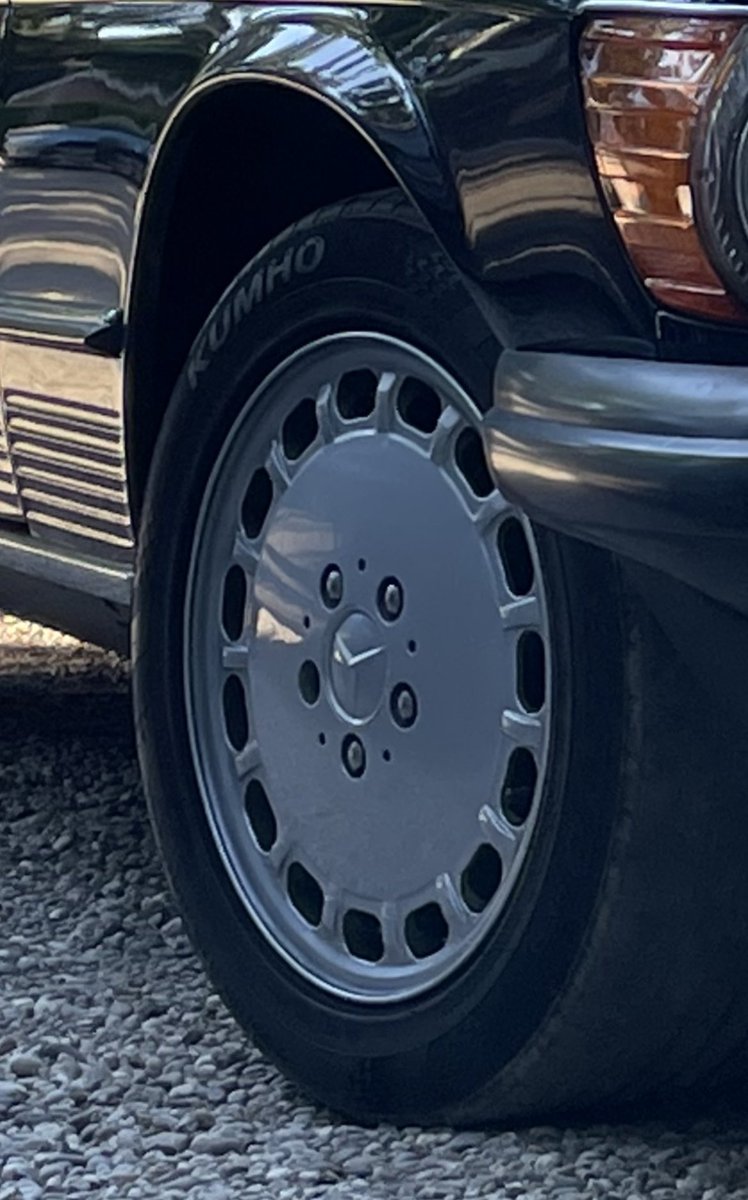 SacharkoBroere's tweet photo. Nieuw rubber voor de #380sl Van Kumho naar Vredestein. https://t.co/vf9OLEwZ1B