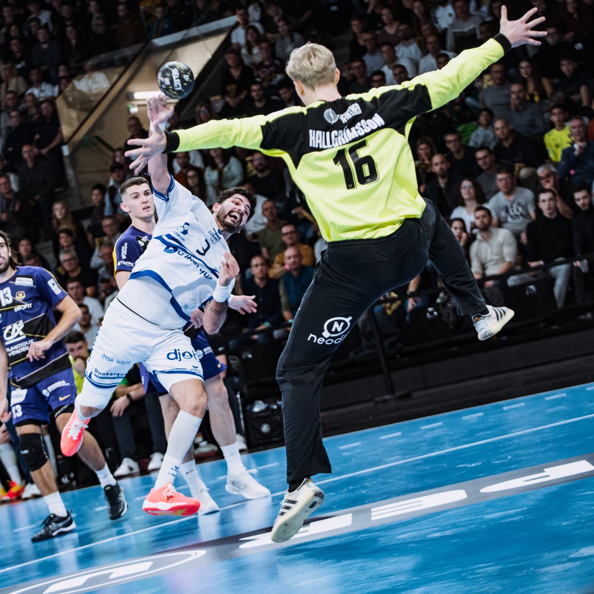 USDKDunkerque's tweet photo. [#NANDUN]
Nos lions posent des difficultés aux Nantais grâce à une première mi-temps solide (19-17). 🔥
Jusqu’au bout les gars !!! 💪 https://t.co/v9lptjqPAE