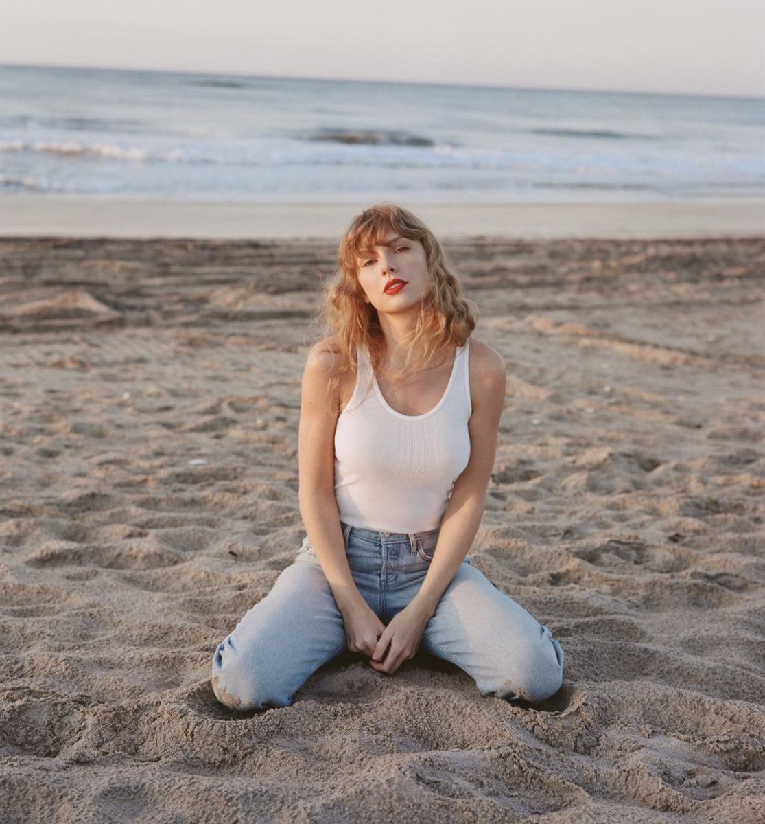 PopCrave's tweet photo. “Slut!” by Taylor Swift has reached #1 on US Apple Music. #1989TaylorsVersion https://t.co/DtDPkWx7xN