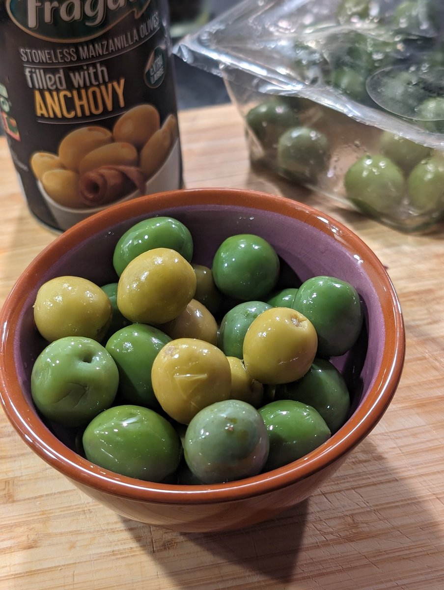 markbwwelford's tweet image. Do love to have some nibbles to hand whilst cooking... #fragata #olives