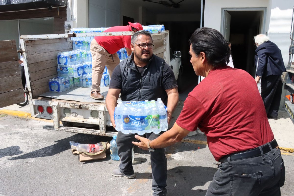 armentapuebla_'s tweet photo. ¡Claro que sí se puede! Hoy por nuestras hermanas y hermanos de Guerrero. Aún tienes tiempo de donar, el camión se está llenando para llevar la ayuda este sábado. Te esperamos en la 33 sur 2301, tu respaldo es importante. https://t.co/VrZoD1Irm4