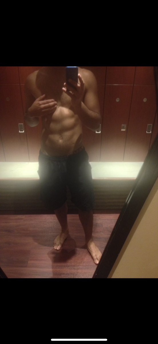 jockfeetNY's tweet photo. #bigfeetmen #bigfeetguys #malefootworship #sweatyfeet #cleanfeet #footfetish #alphafeet #malefeet #masculinefeet #findom #cashmaster #cashslave #mensfeet #masculine #cashdomination #abs #muscle https://t.co/ilGMt4QXrD