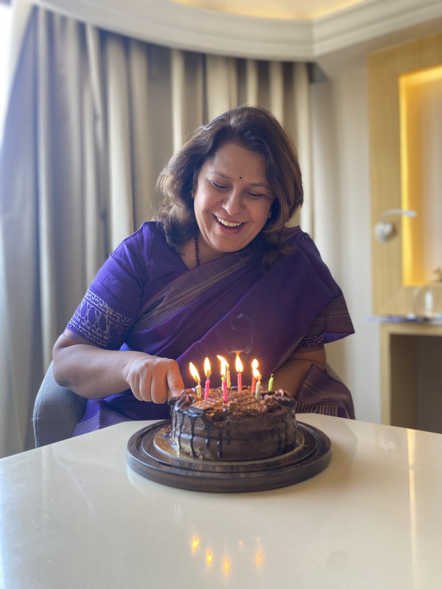 हमेशा ऐसे ही मुस्कुराती रहिए आप😊
जन्मदिन की बहुत बहुत बधाई एवं शुभकामनाएं  <a href="/SupriyaShrinate/">Supriya Shrinate</a> जी। ईश्वर आप पर अपनी कृपा बनाए रखें।💐💐
