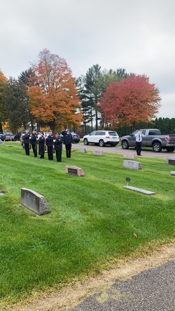 _JReimer_'s tweet image. Buried my Grandpa today.  What a life &amp;amp; what a guy.  The US Army paid their respects and it’s was freaking cool.  What a way for him to move on!  He deserves every bit of it 🇺🇸