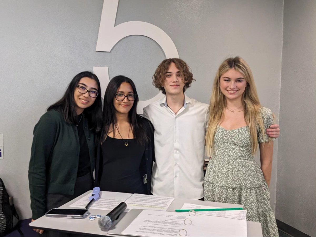 We had a great time awarding our FPC IBDP seniors their pins last night! The junior IB Council members did a fantastic job presenting.