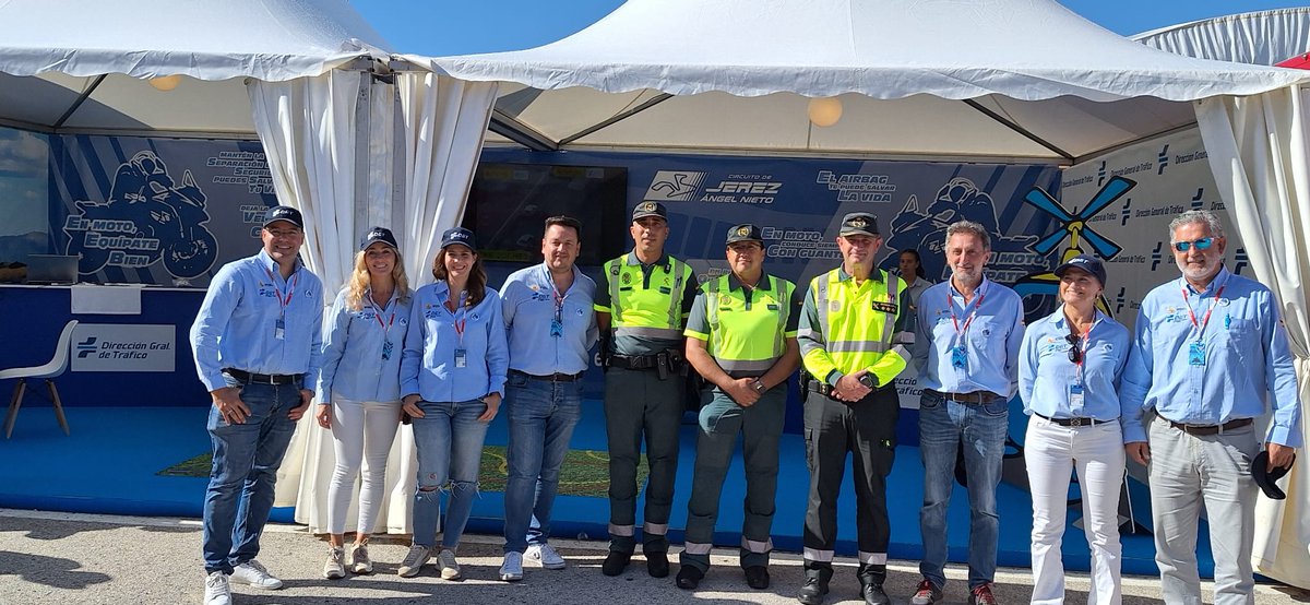 #JPT #Cádiz Estand de #DGT en el Circuito de Jérez-Ángel Nieto con motivo de la celebración este fin de semana del Mundial de Superbikes. Allí se ofrece información y recomendaciones para los #motoristas.

#ESPWorldSBK 🇪🇸

🏍️🏍️¡Deja la #velocidad para el circuito!