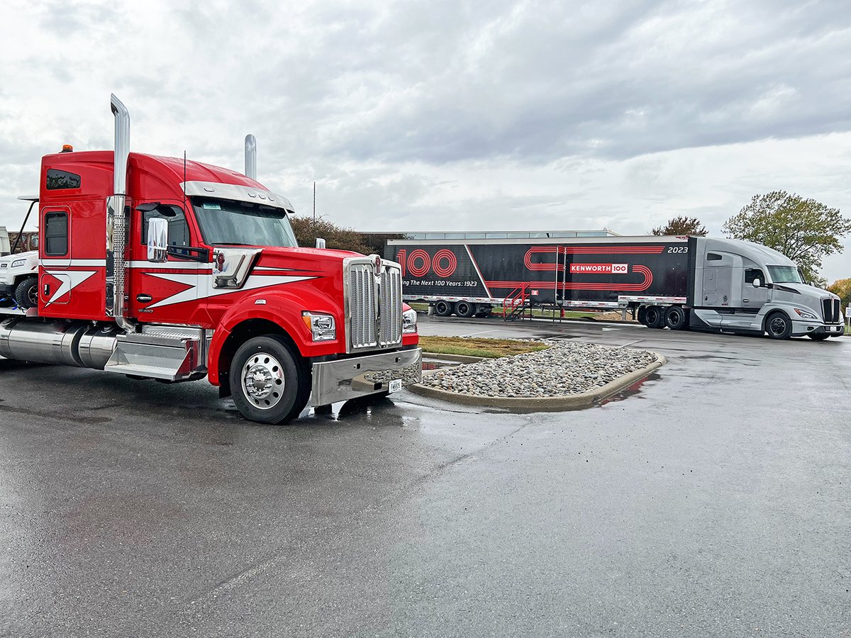 KenworthTruckCo's tweet photo. Kenworth’s founders, Harry W. Kent and Edgar K. Worthington, were inducted into the 2023 American Trucking and Industry Leader Hall of Fame at the American Truck Historical Society (ATHS) headquarters! https://t.co/BzYh5wyIIV
#Kenworth #Kenworth100 #T680Signature #W900Limited https://t.co/LMgyrq7TXs