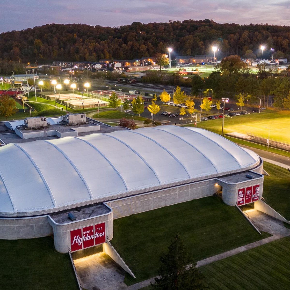 ru_athletics's tweet photo. It’s been a banner day for the Dedmon Center 😏

#RiseAndDefend🛡️ https://t.co/F4nvHCWx7c