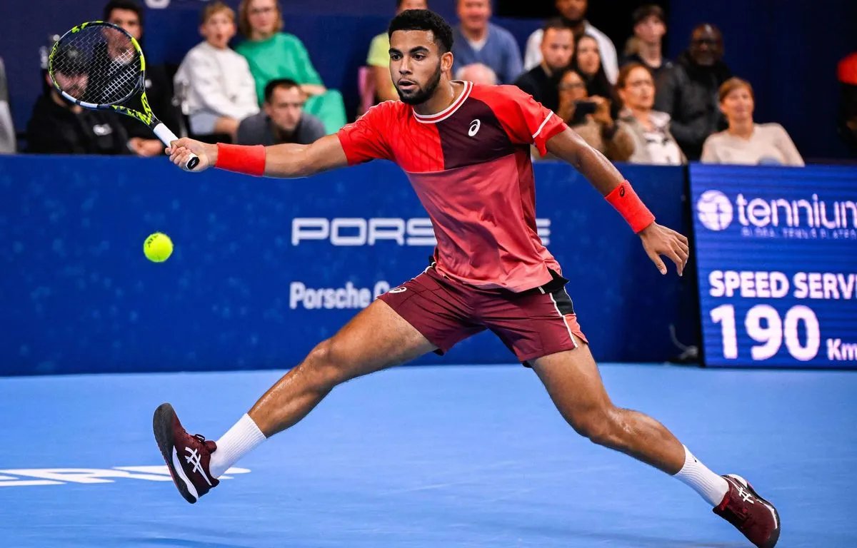 RomainNextGen's tweet photo. C'est enfin le début du Rolex Paris Masters demain avec les qualifs ! 

On va faire un petit récap de nos français 🇫🇷 présents en qualif et tableau, et des chances pour eux de performer ici ! 

@Tennis_Metrics  m'a donné des stats pour notre Next Gen 🇫🇷 qu'on va également évoquer sous ce tweet :) 

N'hésitez pas a aller regarder le compte et (le suivre), ils vont vous présenter le tournoi, et plus globalement les joueurs (hors 🇫🇷) à suivre. 

Présentation de nos joueurs 🇫🇷 ici ->