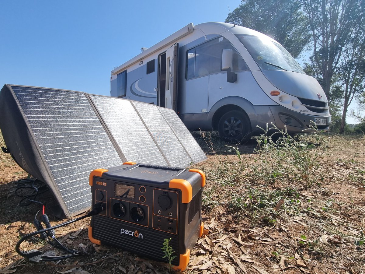 Estos primeros días en la nueva autocaravana han sido duros 😔 Varios problemas con la nueva instalación eléctrica nos ha dejado literalmente fuera de juego. Damos gracias a que hemos traído con nosotros nuestra estación de energía Pecron E600LFP, que nos ha demostrado, en estos
