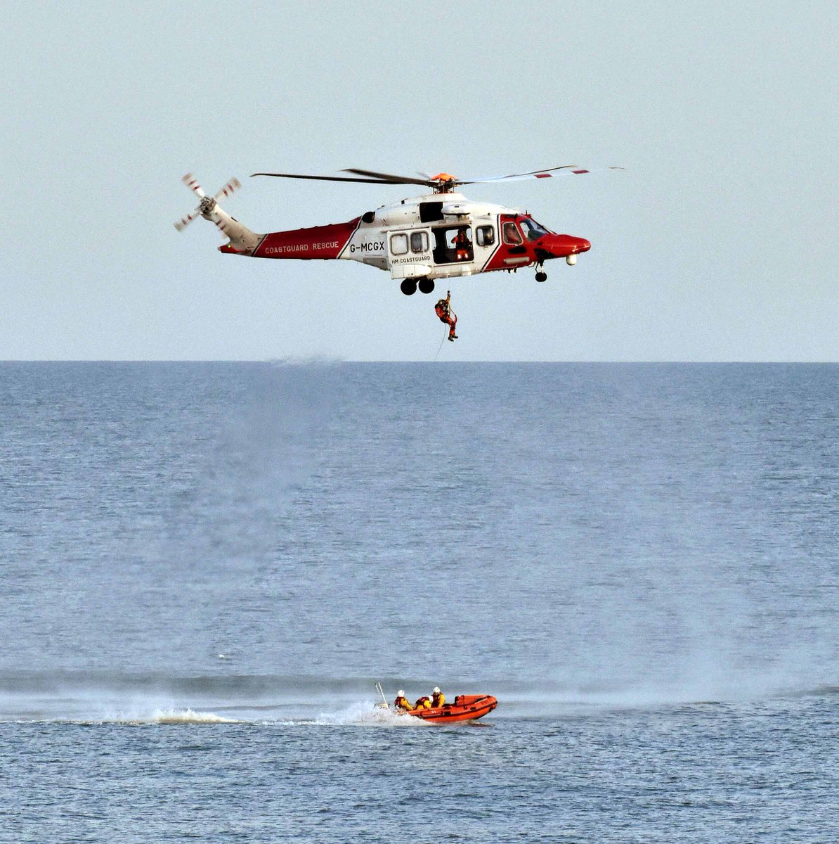 Photographs of Exmouth RNLI volunteer crew on exercise with an H.M. Coastguard Helicopter recently. Credit : Dave Cooper @RNLI @RNLI @RNLI #rnli #lifeboat #lifeboats #exmouth #rescue