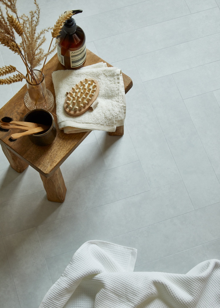 RonTaylorCarpet's tweet photo. As we approach the end of the week, why not indulge in a well-deserved moment of tranquillity and self-care? Amtico Rialto Concrete (SS5S2611) is the ultimate choice for creating a serene oasis in clean &amp; minimalist spaces.

Order your free sample today: https://t.co/DW6uiFl4CE https://t.co/Nb72yEhuNz