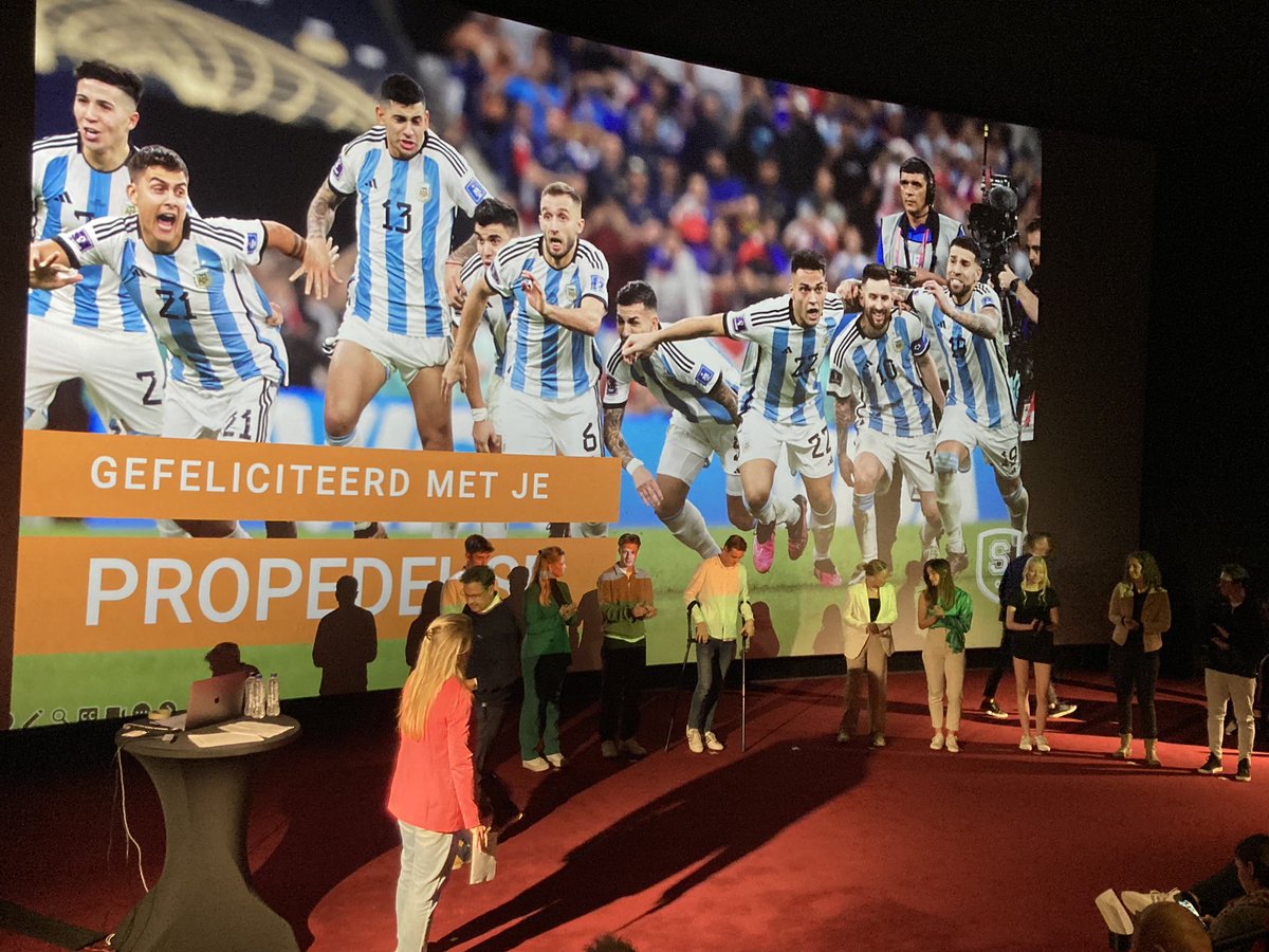 larshagen79's tweet photo. Mooie propedeuse uitreiking gisteren van @SPECO Sportcommunicatie. Selectie toppers haalden hun eerste prijs binnen #fontys https://t.co/YKR4Jmn9n0