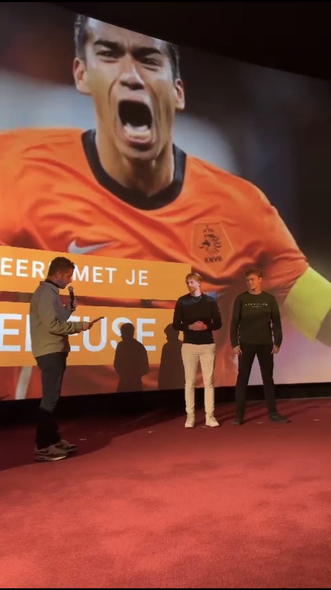 larshagen79's tweet photo. Mooie propedeuse uitreiking gisteren van @SPECO Sportcommunicatie. Selectie toppers haalden hun eerste prijs binnen #fontys https://t.co/YKR4Jmn9n0