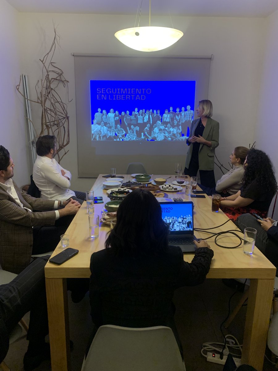 ¡Celebramos 2 años de nuestro Consejo Consultivo! Agradecemos a quienes nos acompañan por su valioso apoyo. Damos la bienvenida a lxs nuevxs miembros, su experiencia y compromiso nos ayudarán a seguir avanzando en la misión de promover la reinserción social de mujeres en prisión.