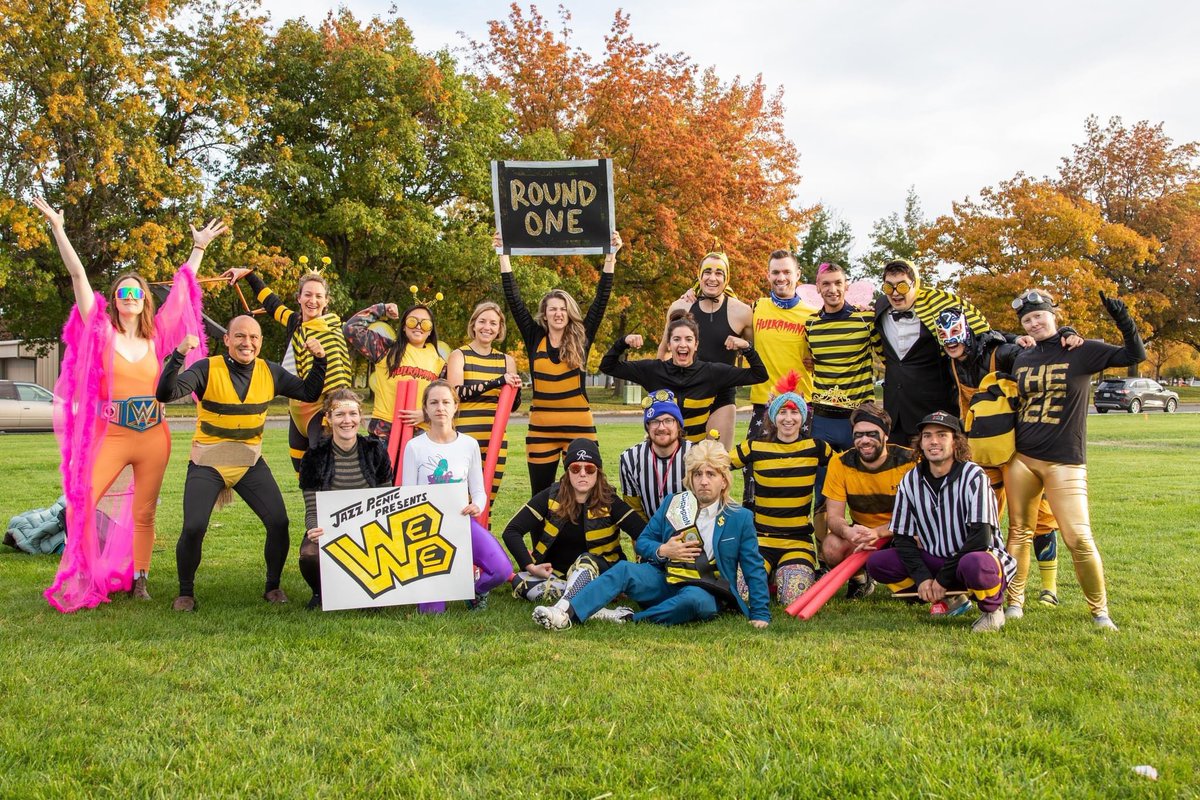LaneyGreenley's tweet photo. can’t wait to “defend” our WW(BEE) @HanfordHowl title in 30ish degree weather with these lil bees this weekend 🐝 https://t.co/zObUTgons8