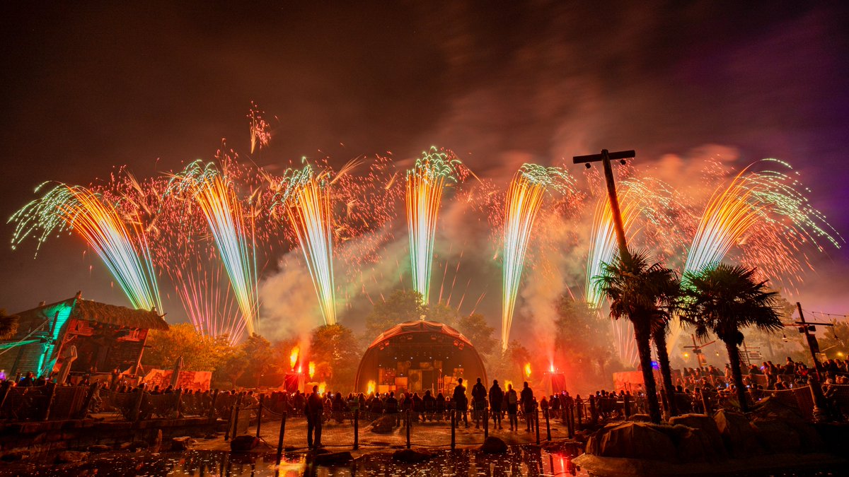 toverland's tweet photo. Dat was 'm dan: de aller-aller-allerlaatste #HalloweenNights van 2023! 😱 We kijken terug op 13 huiveringwekkende avonden vol scares.

Maar géén zorgen.. .. alle griezels gaan nu weer veilig achter slot en grendel. 🔒 #Toverland https://t.co/wFOTpw0QnS