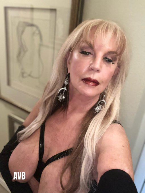 The highlight of the day is my electrician taking down my light fixtures and putting up the old ones<a href="/tag/thegilf"class="tags"><span>#thegilf</span></a>