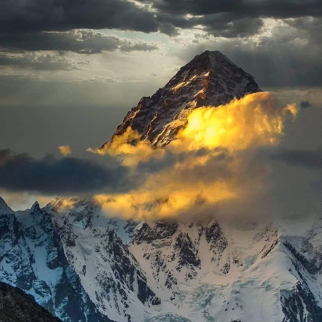 How Glorious a Greeting the Sun gives to Mountains... K2 , The Mountain of Mountains ❤️❤️