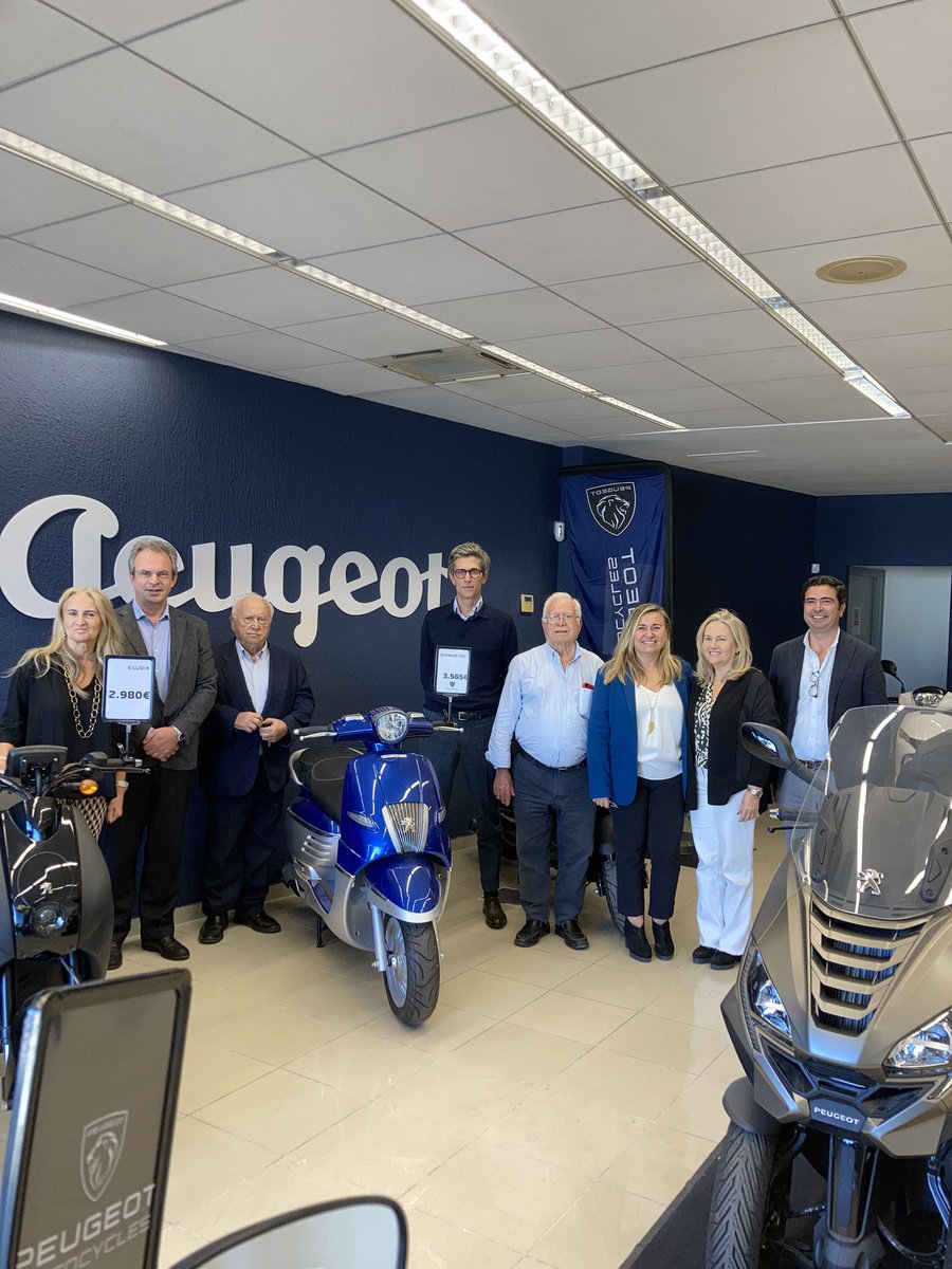 Business Review à Málaga avec Navarro Hermanos, l’un des trois plus gros concessionnaires Peugeot dans le monde (avec Pékin et Naples). Partenaire historique de Peugeot depuis 45 ans. Félicitations pour vos résultats, votre engagement remarquable et votre fidélité à la Marque.