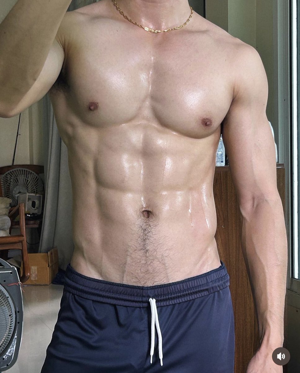 VillanuevaCaleb's tweet photo. @Malechritude This pic has it all. Adonis belt, treasure trail and serratus anterior. If someone knows who this guy is, please let me know. https://t.co/5BWC7nbfbz