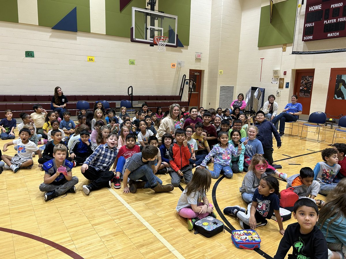 It’s been a wonderful week at the Woods! #Bball #HYPEJr #HoustonWoodsRaptors #Awards <a href="/Hamilton_CW/">Crawford Woods Elementary</a>