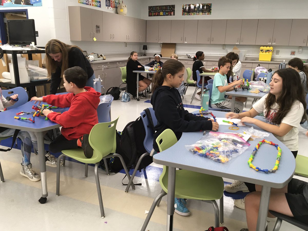 brownatwbms's tweet image. Ms Gelb’s classes made monsters then described them in ASL! @WebbBridgeMS @wbms_pta @FcsMedia @languagesatwebb #americansignlanguage #finemotorskills