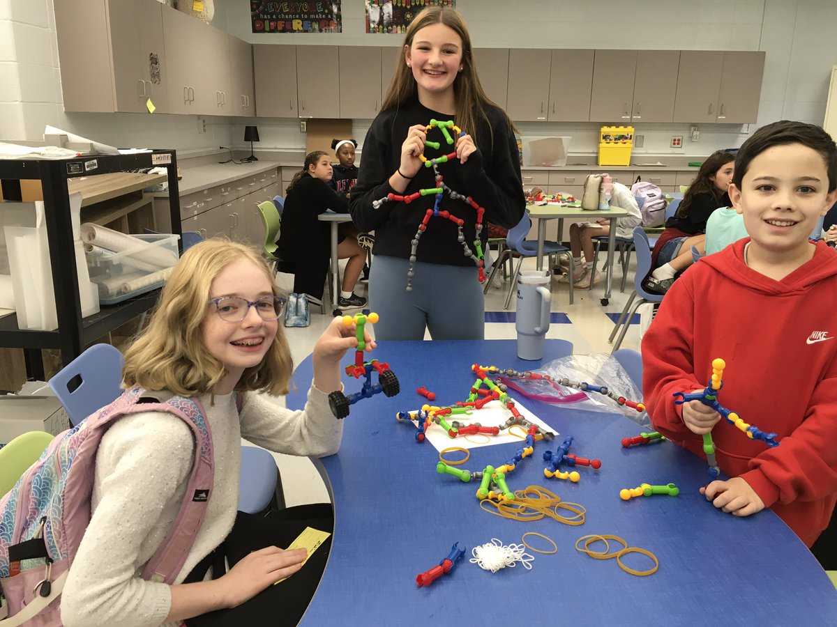 brownatwbms's tweet image. Ms Gelb’s classes made monsters then described them in ASL! @WebbBridgeMS @wbms_pta @FcsMedia @languagesatwebb #americansignlanguage #finemotorskills