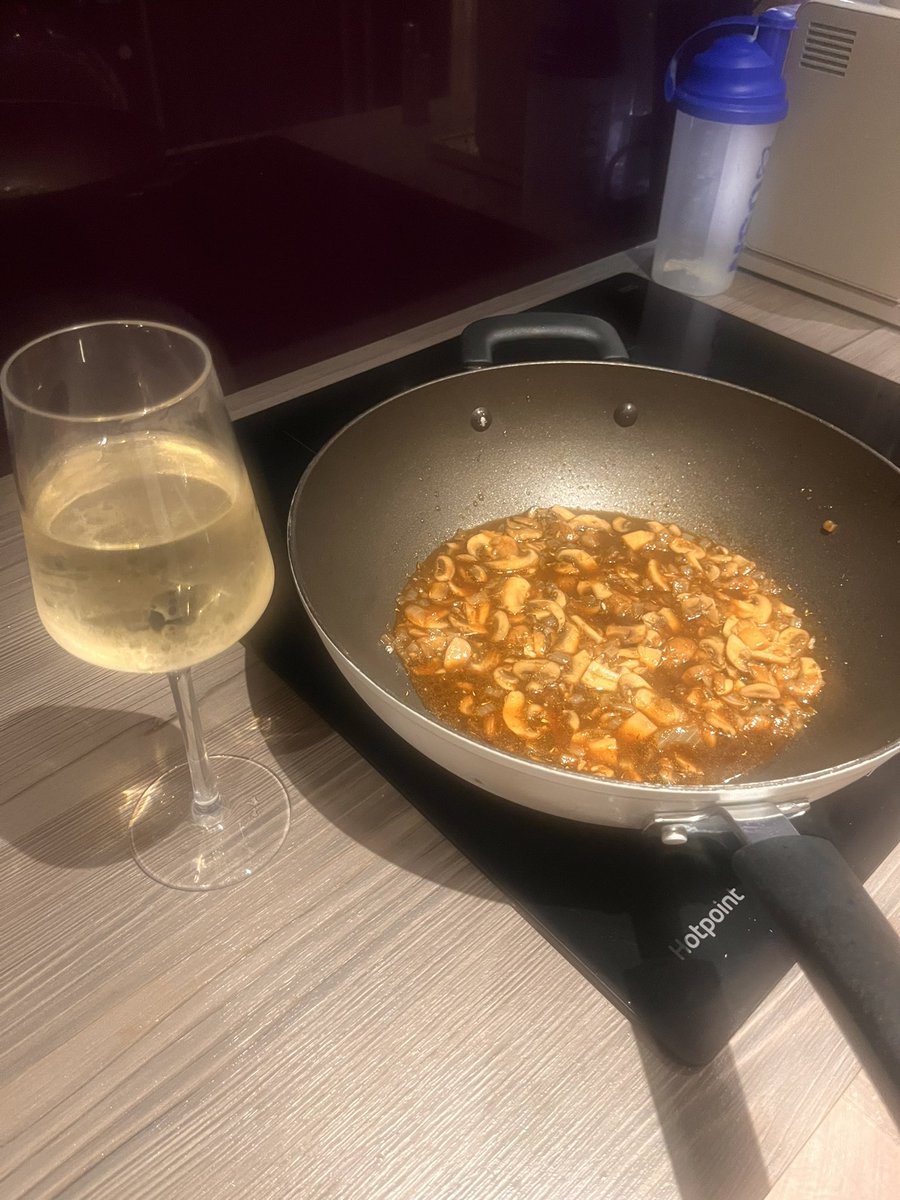 ninadunn22's tweet photo. @heartdance feeling good in every way! Dancing through the cooking ! https://t.co/gUZnQgvIM5