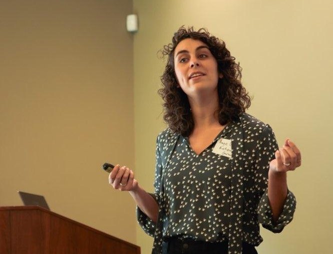 Angelle Antoun is using negation to explore compositional abilities in rhesus macaques #SEEHB2023 <a href="/SouthEasternEHB/">SEEHB</a>