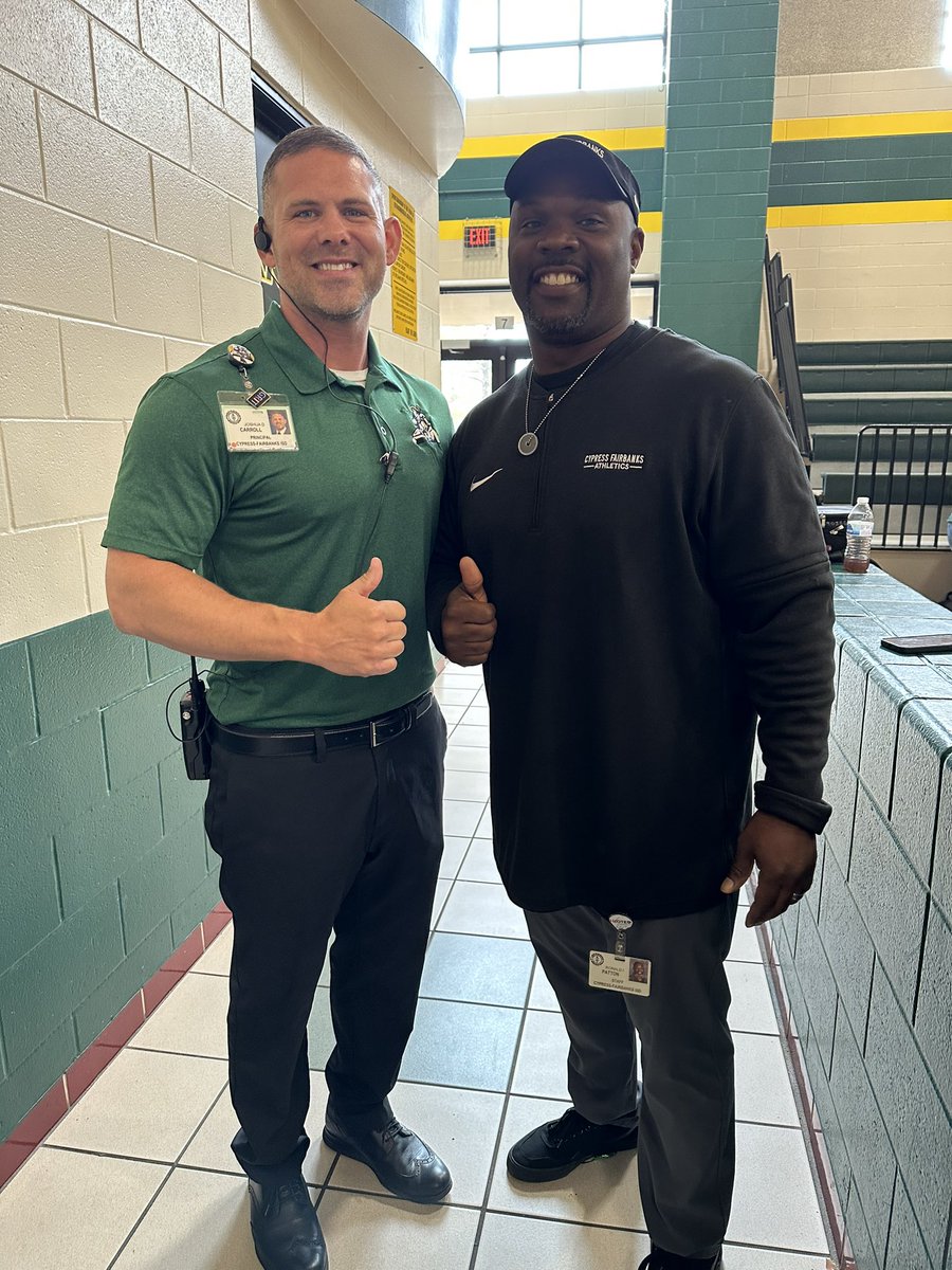 joshuadan's tweet photo. The @kahlams Pep Rally today was incredible! The energy and Knight pride was through the roof. Thank you to our district leaders who were able to come out to support our students and staff! #EveryKnightEveryDay #BigThingsAtTheBigK #ConquerTheDay https://t.co/RkwJeDdiFL