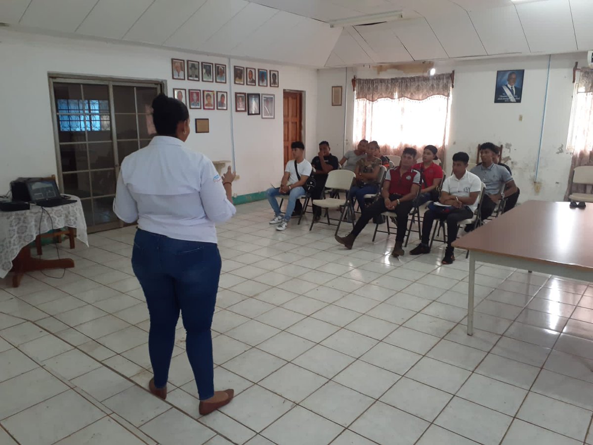 MarenaNicaragua's tweet photo. #MARENA realizó charla acerca de las funciones y acciones que desempeña el Ministerio en el área protegida Paisaje Terrestre y Marino Protegido Corn Island, Little Corn Island y Blowing Rock, en la Costa Caribe Sur, con la participación la #BICU.
#Nicaragua
#Biodiversidad https://t.co/W3JPVrmiLR