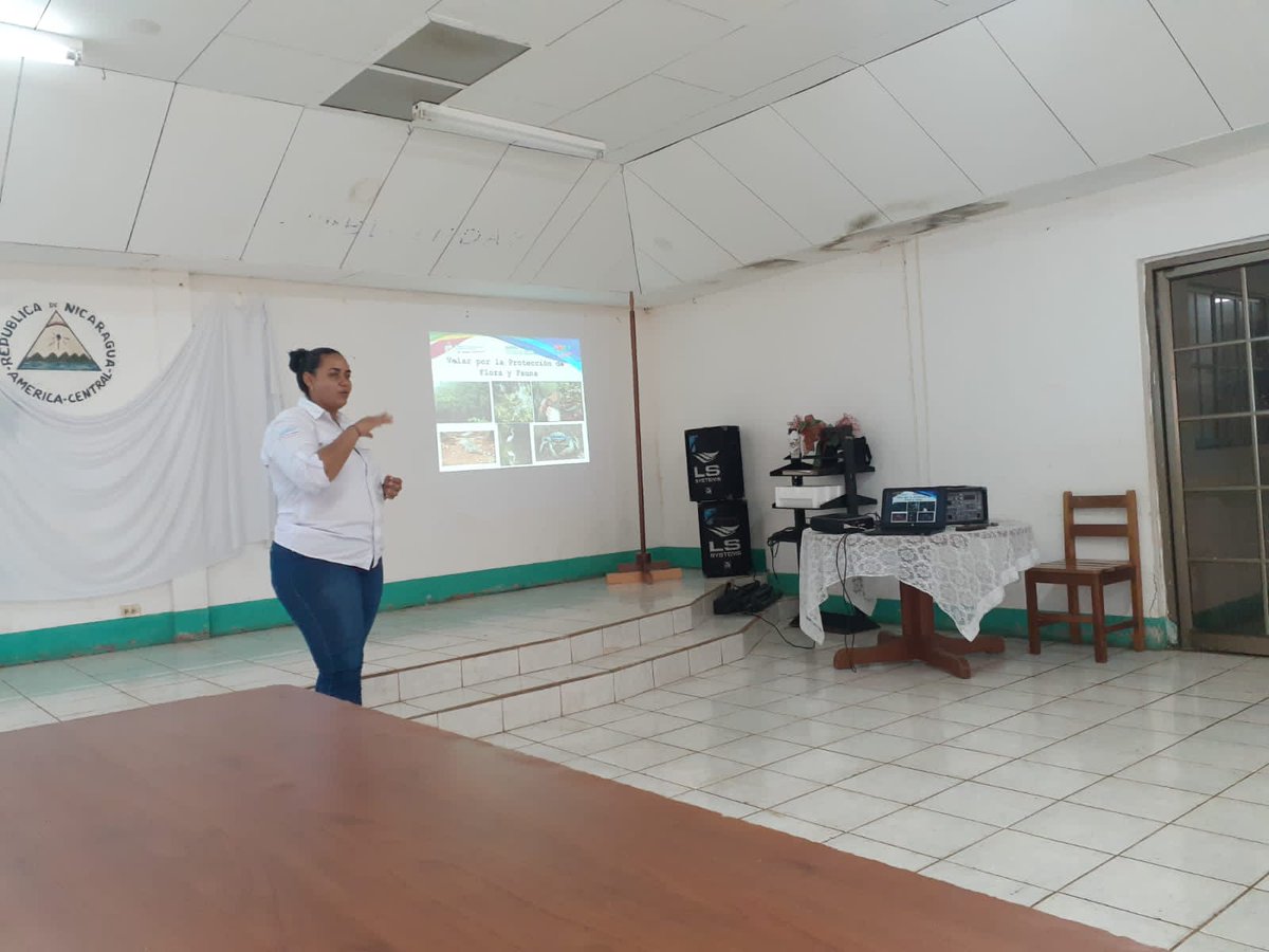 MarenaNicaragua's tweet photo. #MARENA realizó charla acerca de las funciones y acciones que desempeña el Ministerio en el área protegida Paisaje Terrestre y Marino Protegido Corn Island, Little Corn Island y Blowing Rock, en la Costa Caribe Sur, con la participación la #BICU.
#Nicaragua
#Biodiversidad https://t.co/W3JPVrmiLR