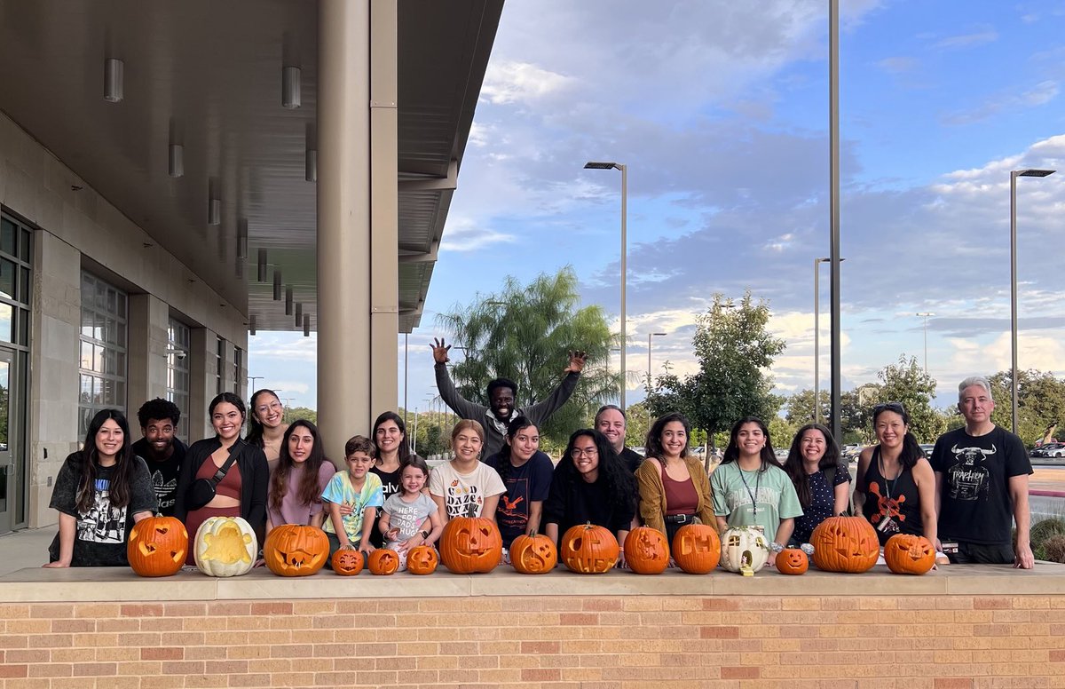 jennyhsieh5's tweet photo. Getting ready for #Halloween #Hsiehnanigans 🎃👻🧠☠️ https://t.co/uKjLnqwk2f