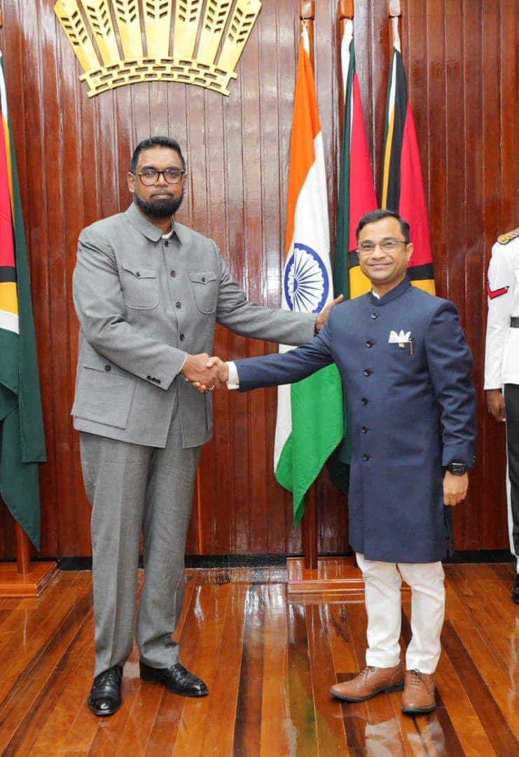 Foreign Minister Hugh Hilton Todd was present today as President Dr. Irfaan Ali accepted the Letters of Credence from Dr Amit Shivkumar Telang, accrediting him as India’s new High Commissioner to Guyana. October 27, 2023 🇬🇾🇮🇳