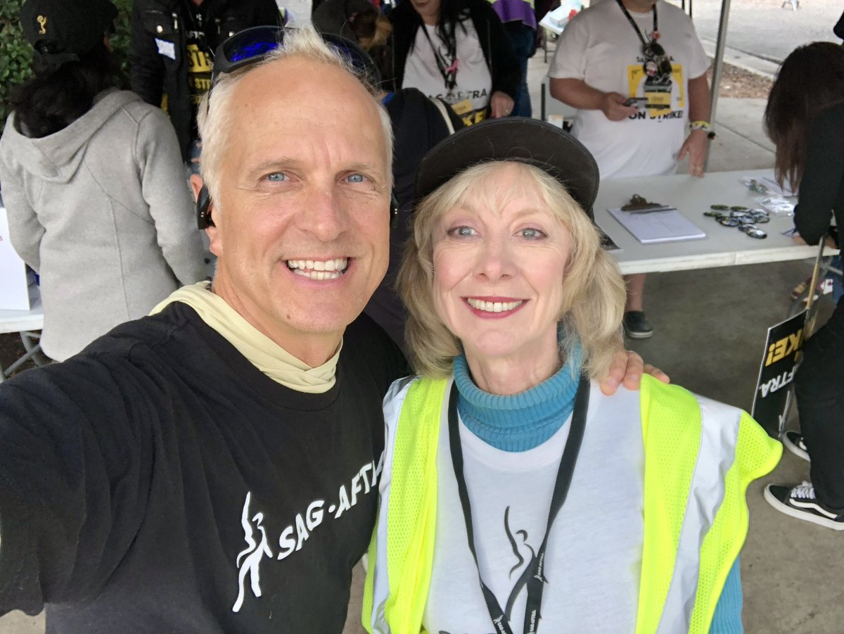 On the line today with @EllentheCraw who has ALWAYS fought the good fight! @sagaftra #UnionStrong 💪