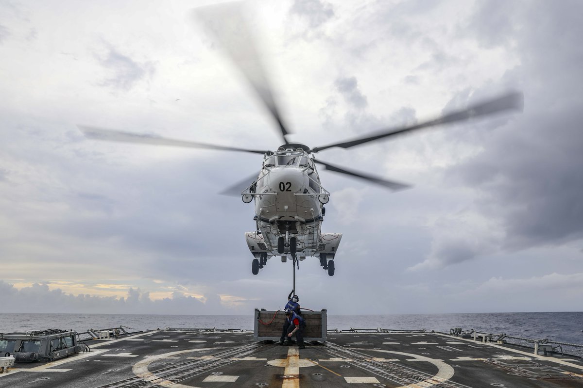 #USNavy Photos of the Day: 

1️⃣ #USSCarterHall #FLTOPS @US5thFleet
2️⃣ #VX23 F-35B #FLTOPS @RoyalNavy #HMSPrinceofWales @HMSPWLS #NavyPartnerships
3️⃣ #USSShoup #DDG86 #VERTREP @US7thFleet #FreeAndOpenIndoPacific
4️⃣ #JackHLucas arrives at @NavalBaseSD
👉 dvidshub.net/r/uw5gq2