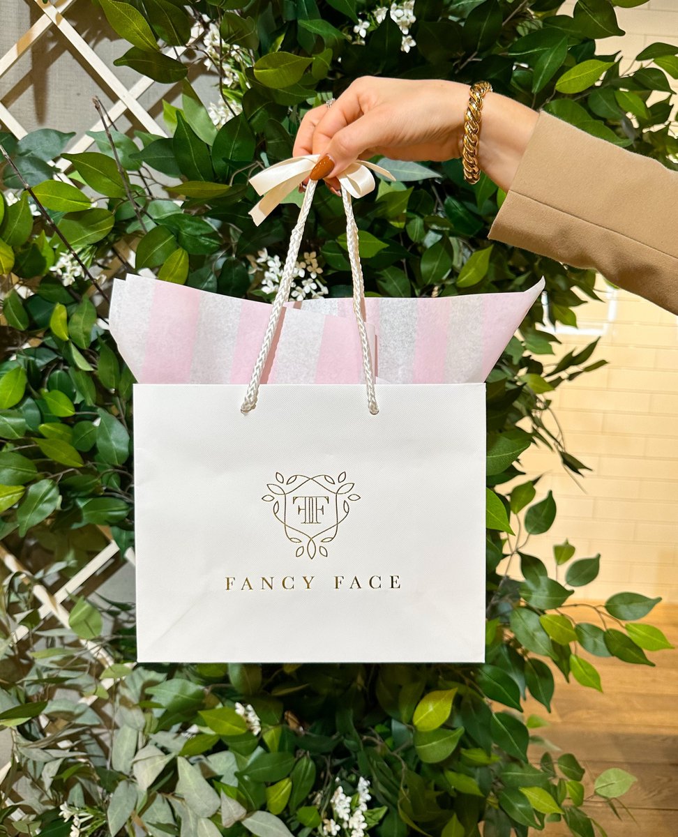 MyTOFD's tweet photo. Say hello to ๐๐ช๐ท๐ฌ๐ ๐๐ช๐ฌ๐ฎ, a NEW beauty & skincare store in the #ExchangeTower PATH! ๐ ๐๏ธ ๐ Inspired by the mantra "fancy is a feeling," @FANCYFACEINC offers curated makeup & skincare products for the woman who feels lost in her beauty routine. #torontoPATH #yyzshopping https://t.co/41WV7BBa9B