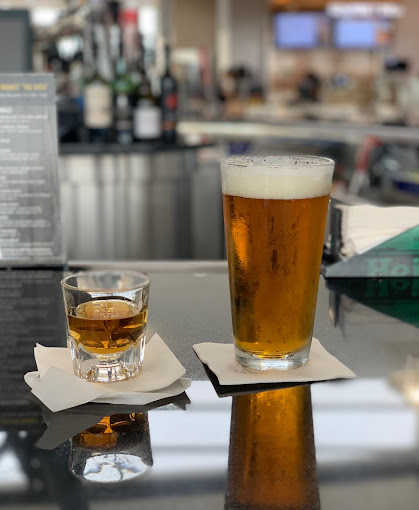 It's #NationalAmericanBeerDay! Celebrate by grabbing your favorite domestic brew from one of our many bars or restaurants. ow.ly/wulB50PYKJg #flyDTW