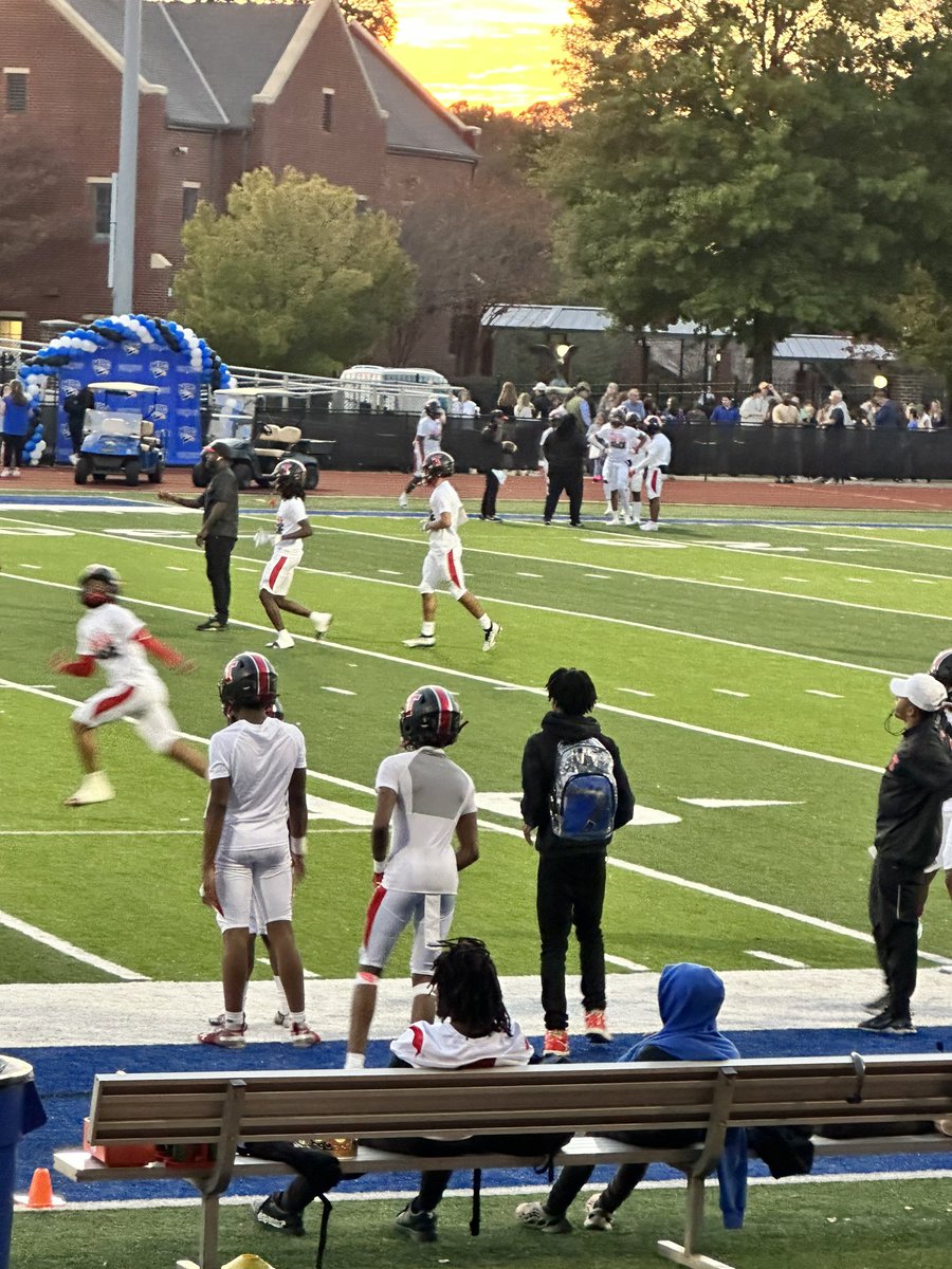 APSTherrell's tweet photo. You can catch “The Trail” at the mountain (Mt. Paran that is)! Game time in 30 minutes! Friday Night Lights! #CommittToTheT #TrailBoyz #Thetrail @DMTherrellFB @therrellathlet1 https://t.co/aN1wYSEi9R