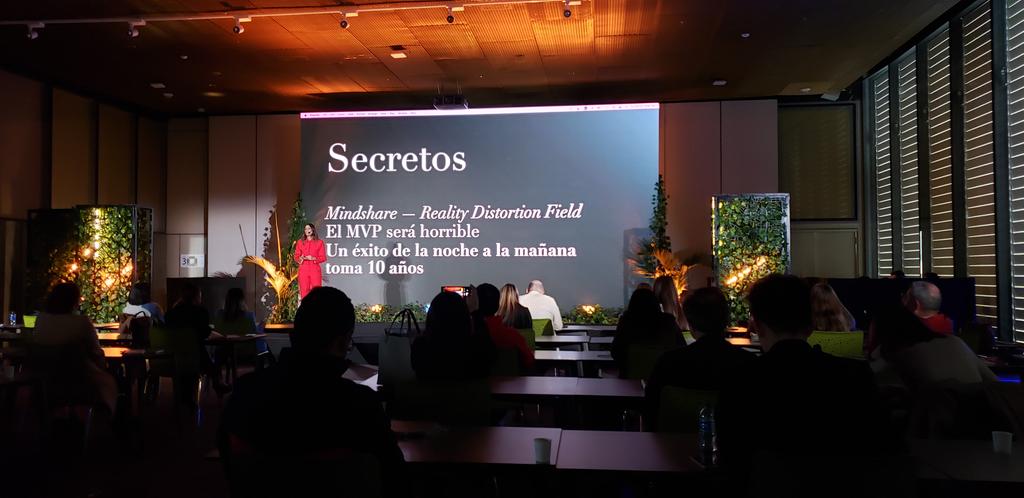 DrRicardoPena's tweet photo. #TeamPaola
Una muy, muy buena presentación de @PaolaSantanaM acerca de la mentalidad emprendedora.
Mensajes
- iniciar ya
- ejecutar ideas es la carta de presentación
- todos fallamos. Fallar temprano es bueno, nos permite aprender
#GeneraSummit2023 de @MenteX_co https://t.co/fPAlZJqIWo