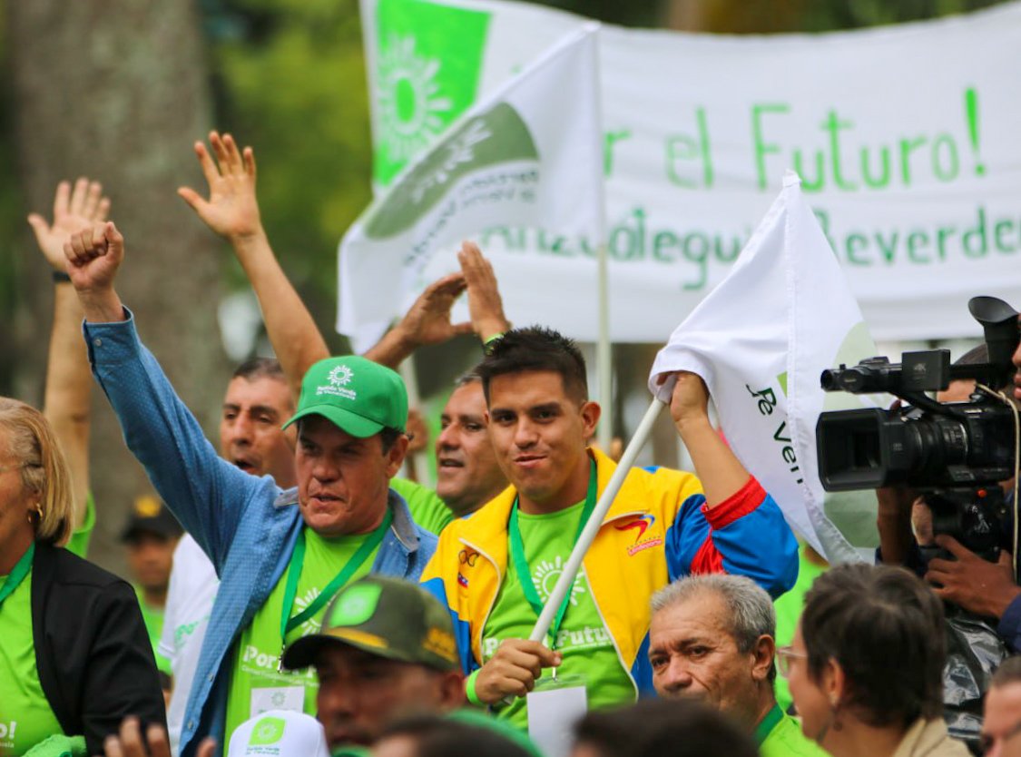 NicolasMaduro's tweet photo. Tenemos un pensamiento profundo, un proyecto universal y nacional de gran contundencia, tenemos las ideas bien claras, avanzando por el camino correcto. Es el surgimiento de un nuevo modelo ecosocialista de desarrollo y amigable con el planeta, que busque su recuperación y supere el modelo depredador que el capitalismo impuso.