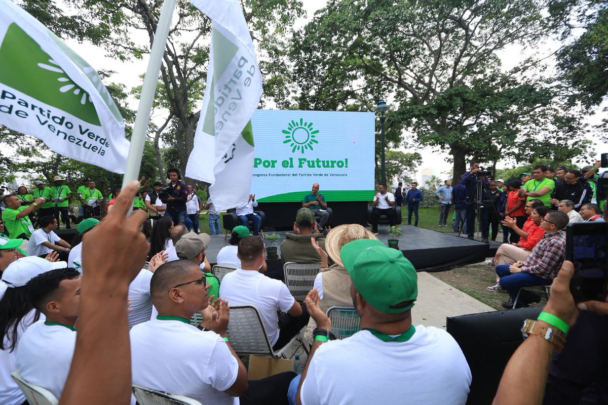 NicolasMaduro's tweet photo. Hoy #27Oct de 2023, nace el Partido Verde de Venezuela, con el objetivo de promover un ecologismo propositivo, de acción y de base. Hombres y mujeres con visión ambientalista, ecologista y ecosocialista, desde la lucha por salvar al planeta. ¡Venezuela Reverdece! ¡Esperamos mucho de ustedes!