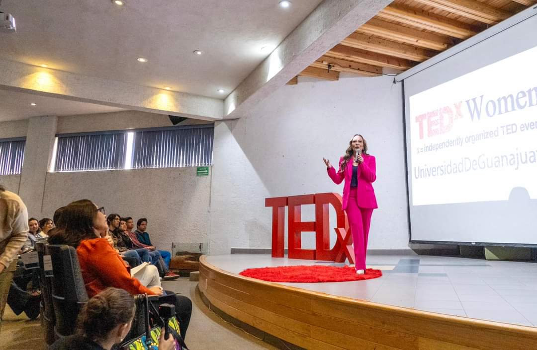 Gracias a #TEDxWomen y @UdeGuanajuato por invitarme a participar en este importante foro, las mujeres la estamos rompiendo, conquistando más espacios y derribando barreras para cambiar el mundo. ¡Estamos a tiempo! 💪✨👩🏽
#TEDx #TEDxTalks #tedxspeaker #PowerfulWomenGather