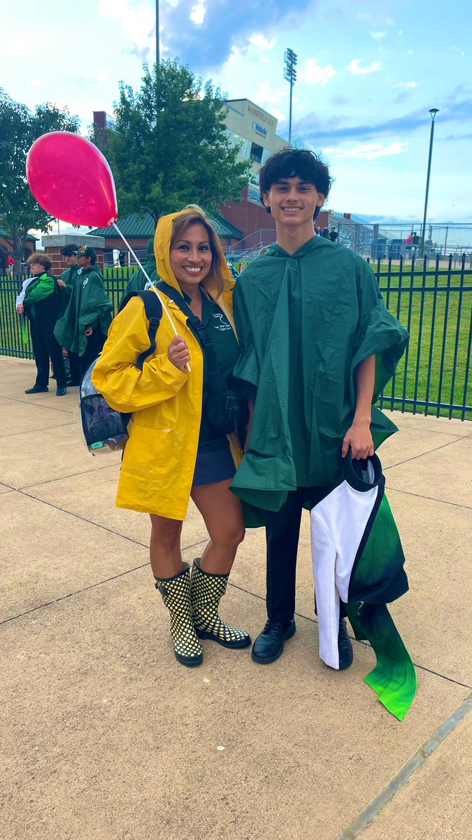 007lancaster's tweet photo. Friday Night Lights! #ITmovie #Clowns #ILoveDressingUp #WhosMomIsThat 🤡 @camlancaster21  #imTheOnlyOneInACostume 🫣 https://t.co/pEm1wXZ7oQ