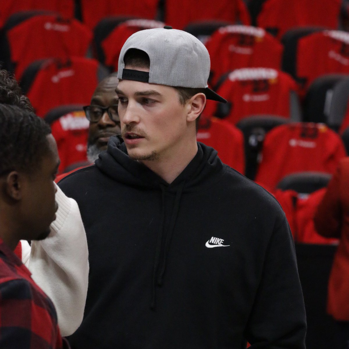 FanDuelSN_SO's tweet photo. Max Fried in the building for the @ATLHawks home opener 🔥 https://t.co/hgZAZaQlQx