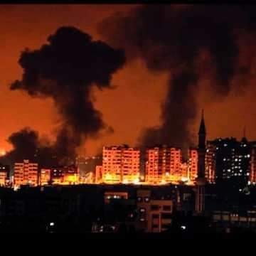إنها إحدى الليالي التي يشعر فيها المرء أن قفصه الصدريّ لا يسع قلبه لشدة خفقانه!

خوفاً وفزعاً وحزناً وعجزاً وحسرة!🇵🇸💔